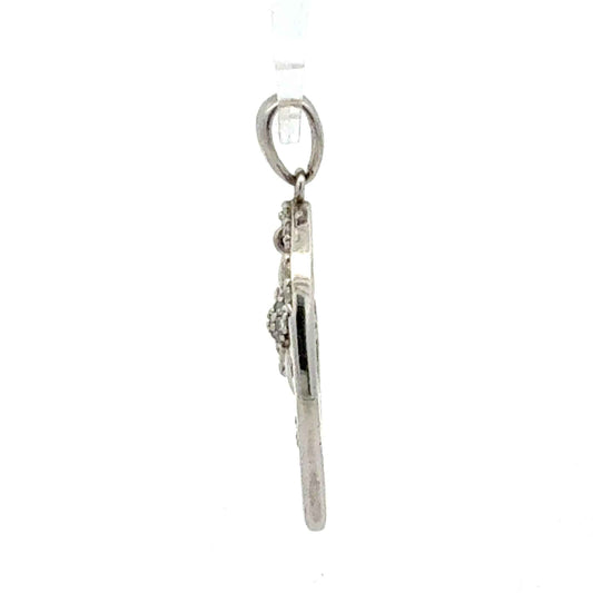 Silberner Herz-Anhänger mit Sonne und Zirkonia, eleganter Schmuck von Juwelier Alen, detailreiche Gestaltung, funkelnde Steine.