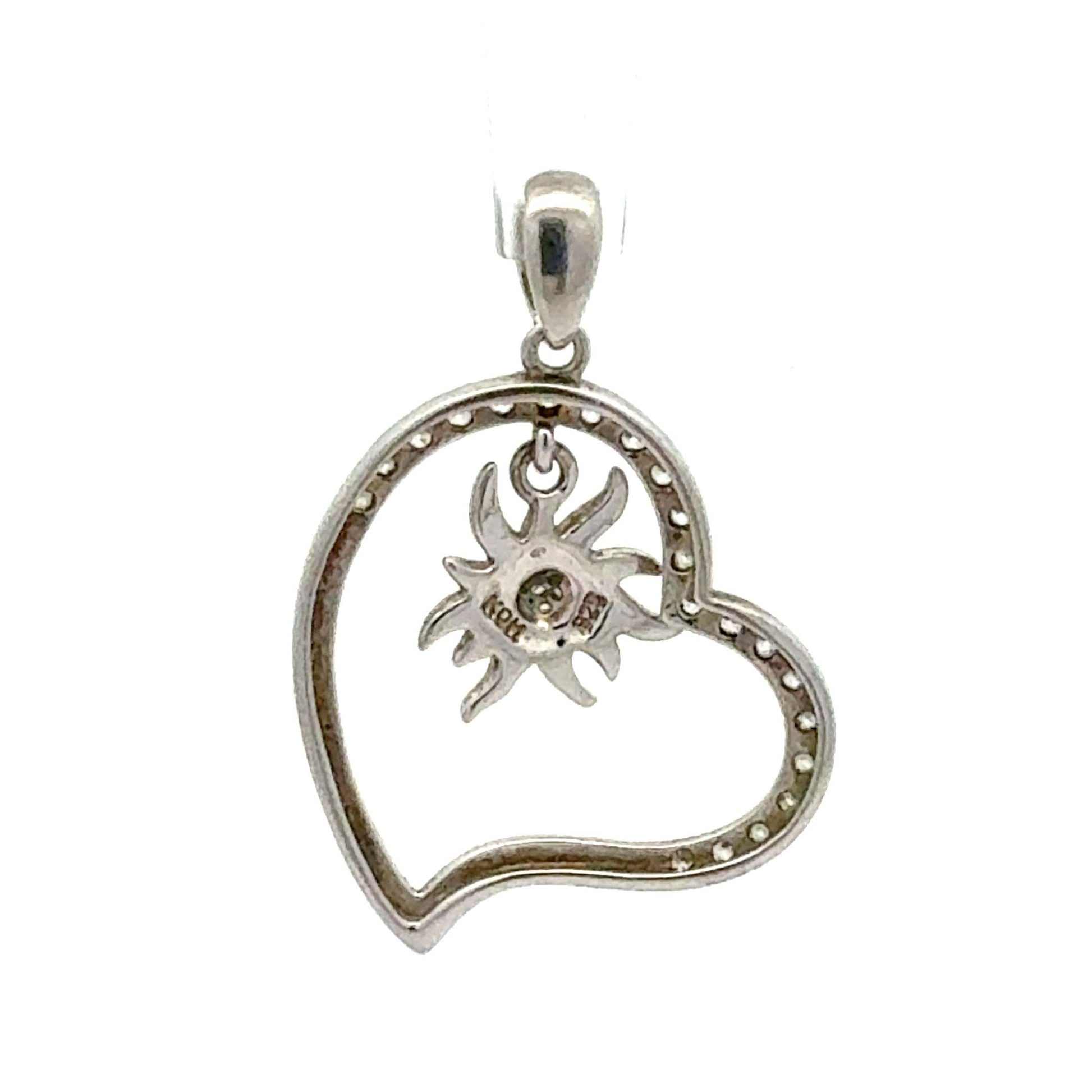 Silberner Herz-Anhänger mit Sonne und Zirkonia, handgefertigt vom Juwelier Alen, detailreiche Schmuckstück mit funkelnden Steinen