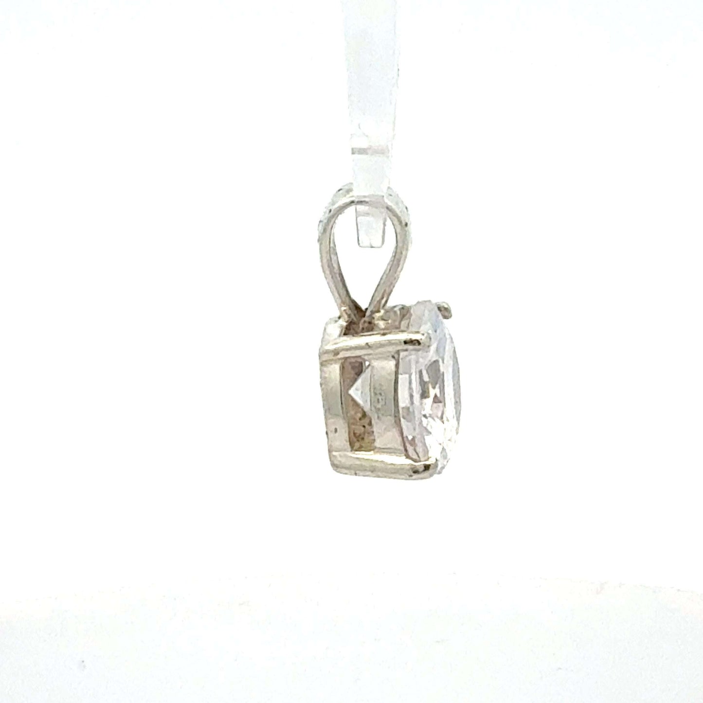 Silber 925 Anhänger mit Zirkonia, filigranes Schmuckstück, von Juwelier Alen, zeigt funkelnde Details auf dem Bild