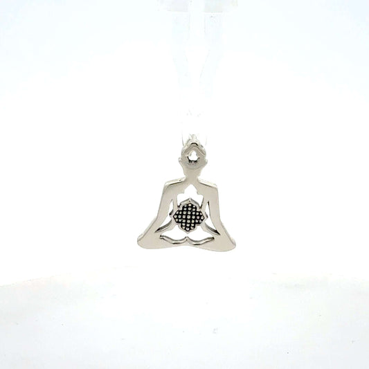 Silberner Anhänger 925 mit Yoga-Position, ca. 1,80 g, von Juwelier Alen, detailreiche Schmuckfigur in silberner Optik
