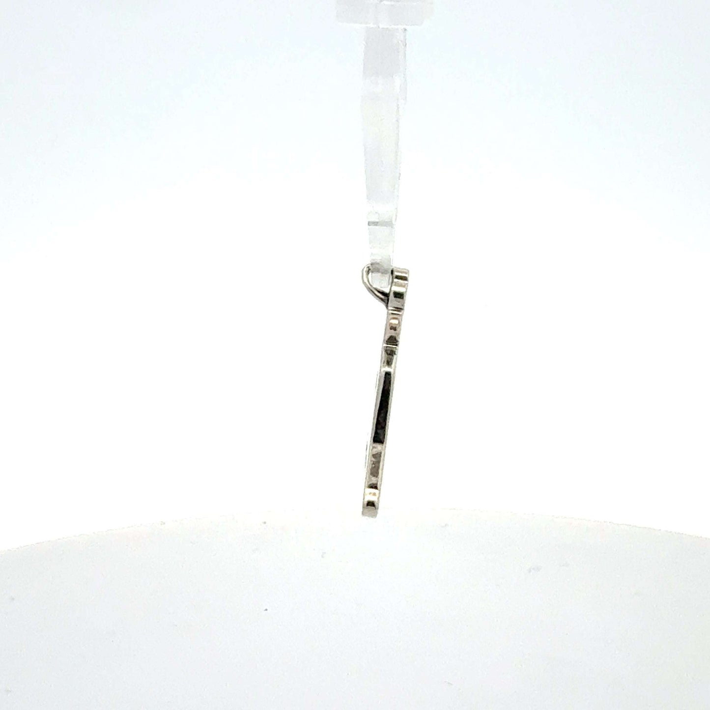 Silberanhänger 925 in Yoga-Position, ca. 1,80 g, mit detailreicher Gestaltung, von Juwelier Alen.