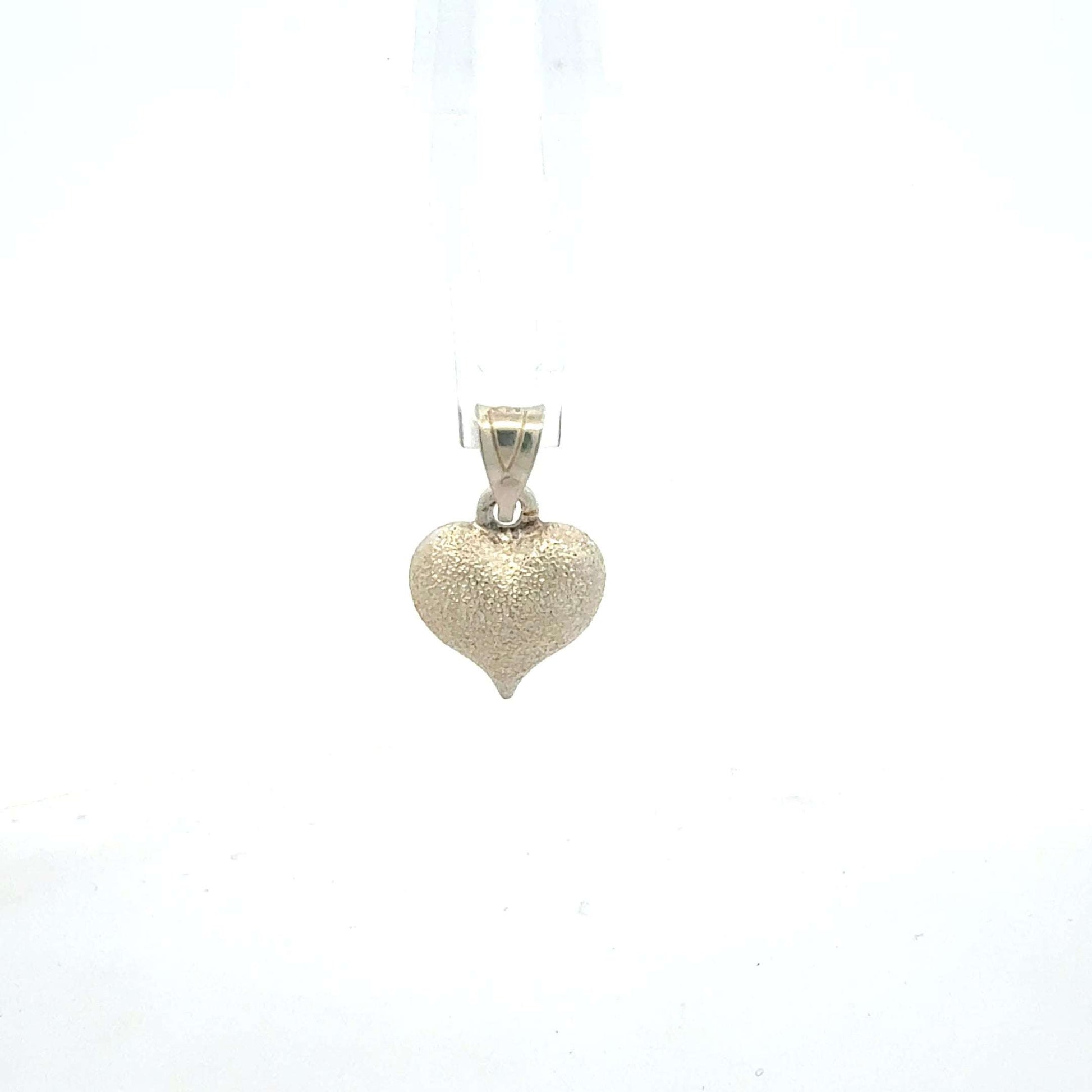 Silber 925 Herzanhänger von Juwelier Alen, filigraner Schmuckanhänger mit 1,56 g Gewicht, elegantes Design für Damen.