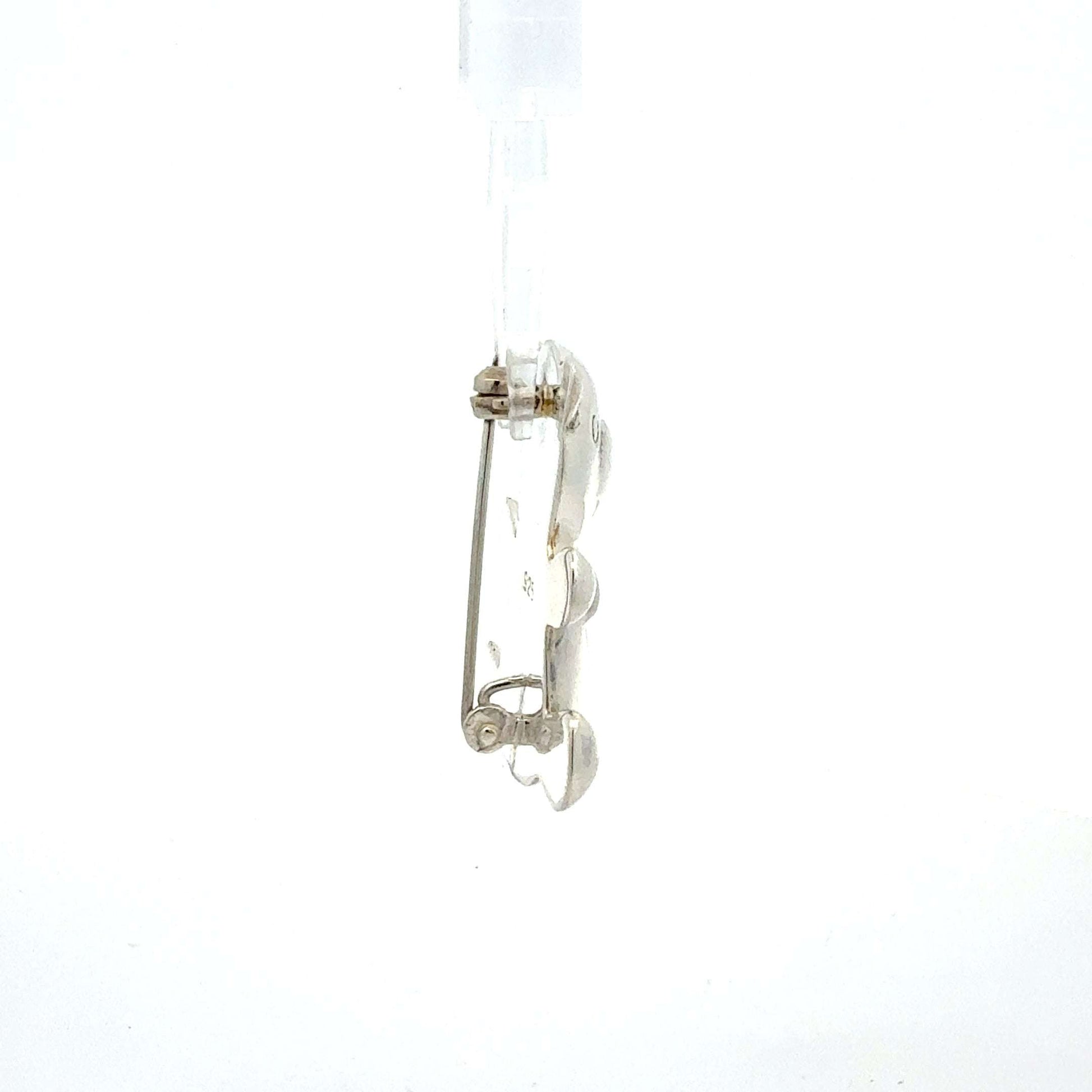 Silberne Bär Brosche aus 925er Silber, wiegt 5,24 g, detailreiche Gestaltung, Juwelier Alen, auf weißem Hintergrund.