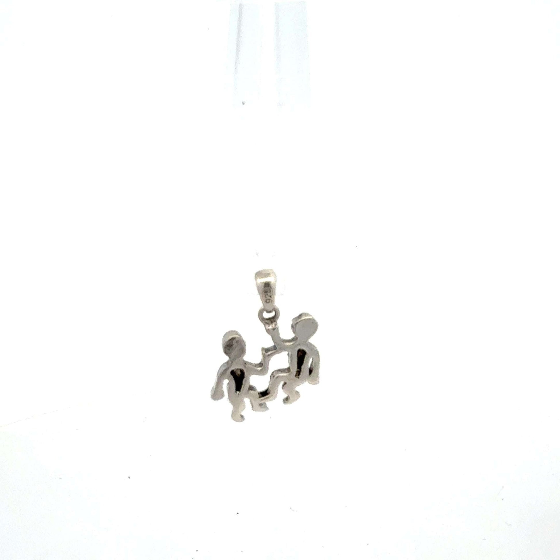 Silberanhänger 925 mit Zwilling-Sternzeichen, filigranes Design, ca. 1,97 g, Juwelier Alen, detailreiche Schmuckaufnahme
