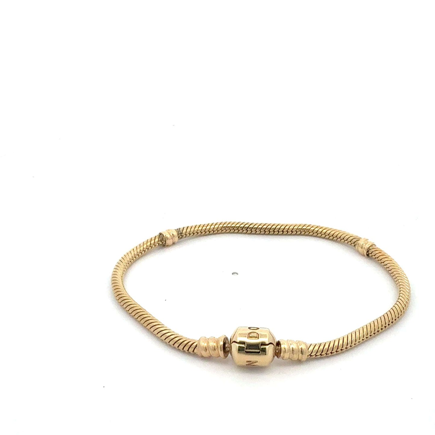 Pandora Moments Snake Chain Armband aus 585 Gold, 19 cm lang, mit fein gearbeiteter Schlangenkette, von Juwelier Alen