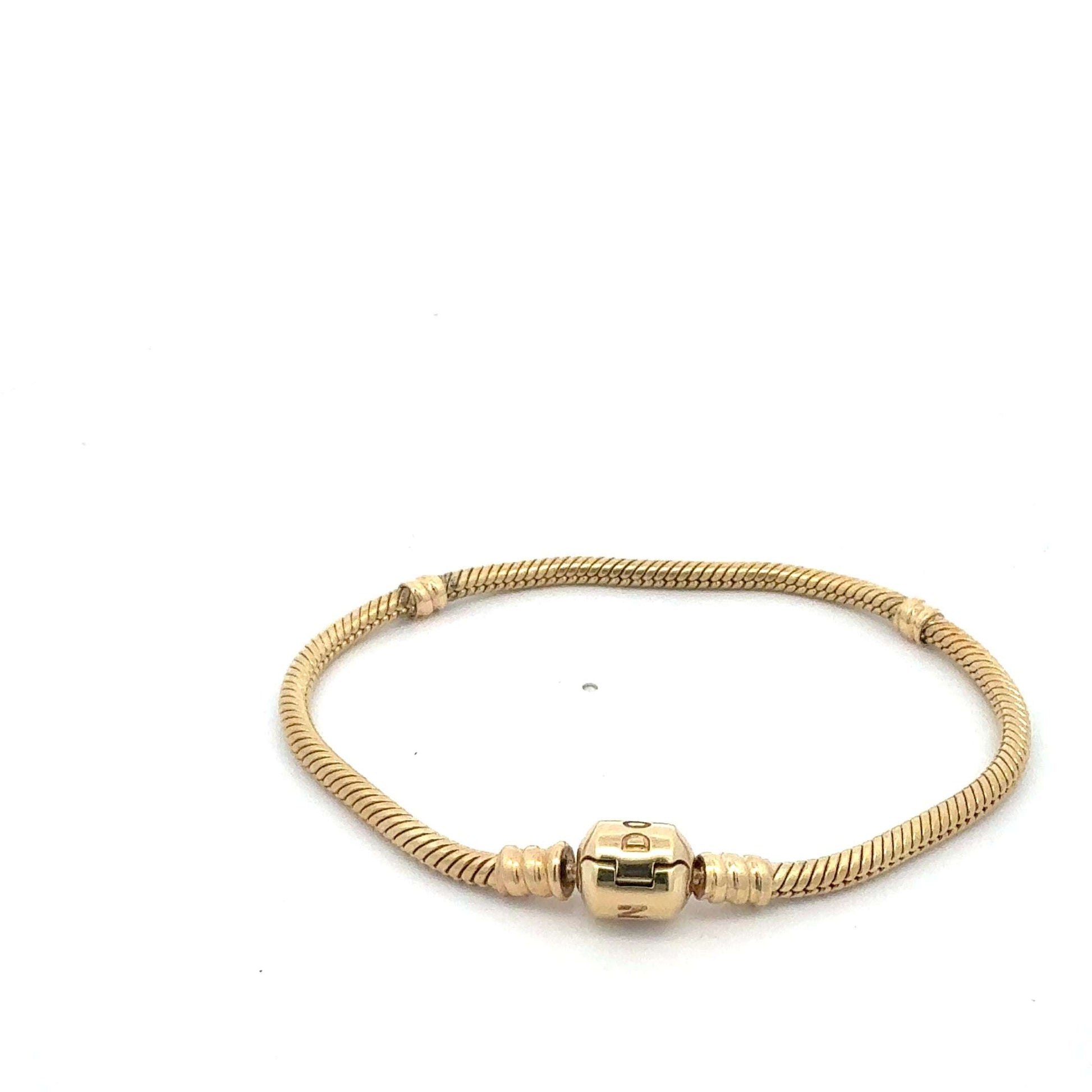 Pandora Moments Snake Chain Armband aus 585 Gold, 19 cm lang, mit fein gearbeiteter Schlangenkette, von Juwelier Alen