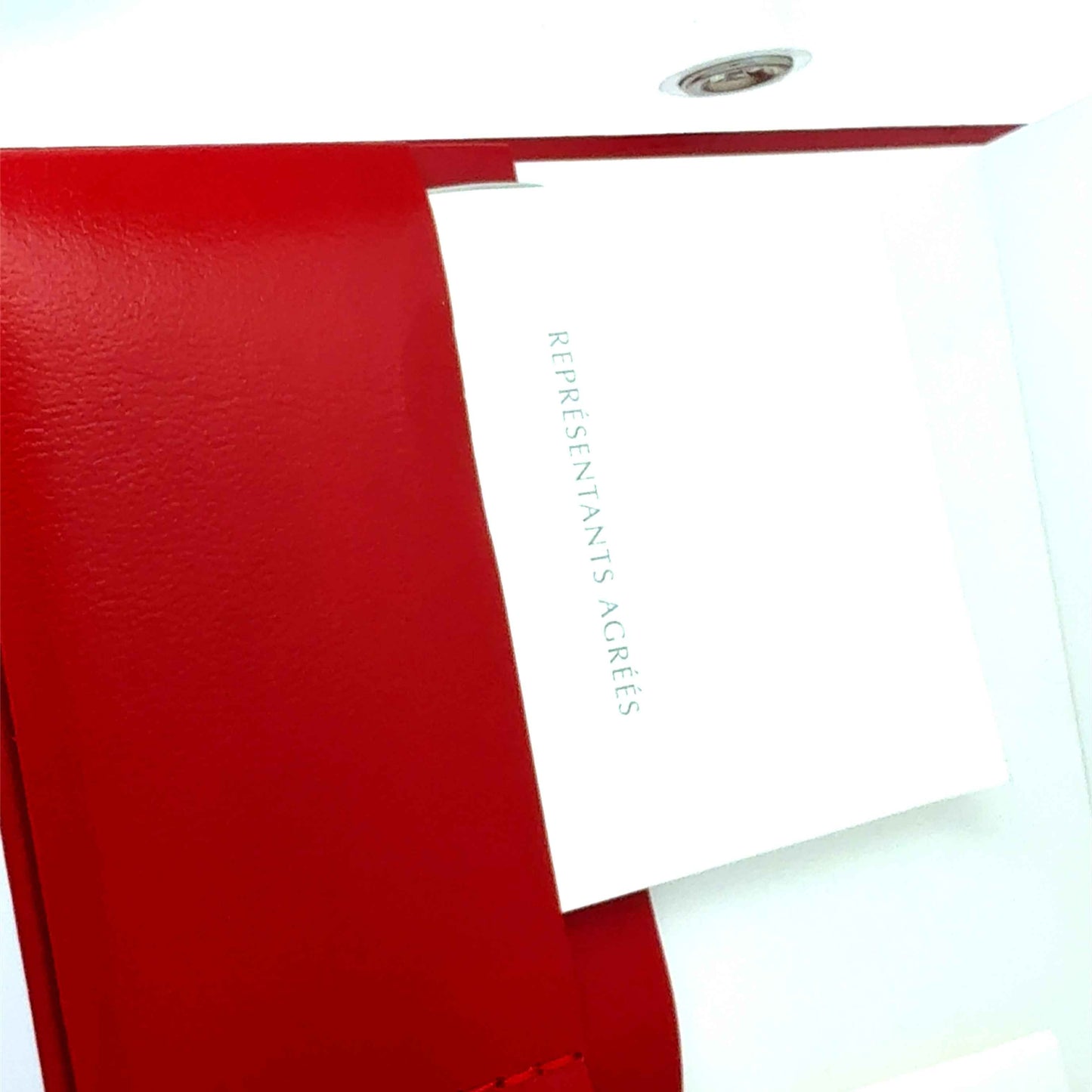 Cartier Santos Ronde Uhr aus Edelstahl und 18K Gold, mit Box und Zertifikat, elegante Damenuhr auf weißem Hintergrund