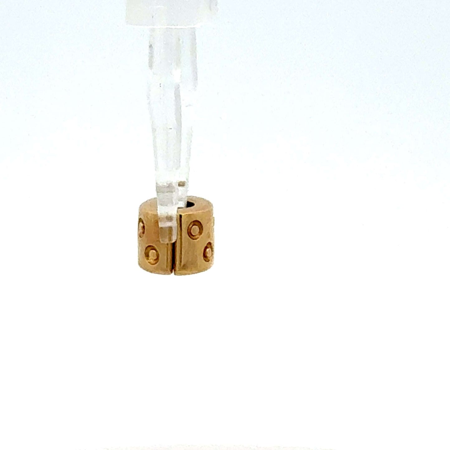 Runder Anhänger von Juwelier Alen mit glänzendem Silber-Design, ideal für Halsketten, auf weißem Hintergrund fotografiert.