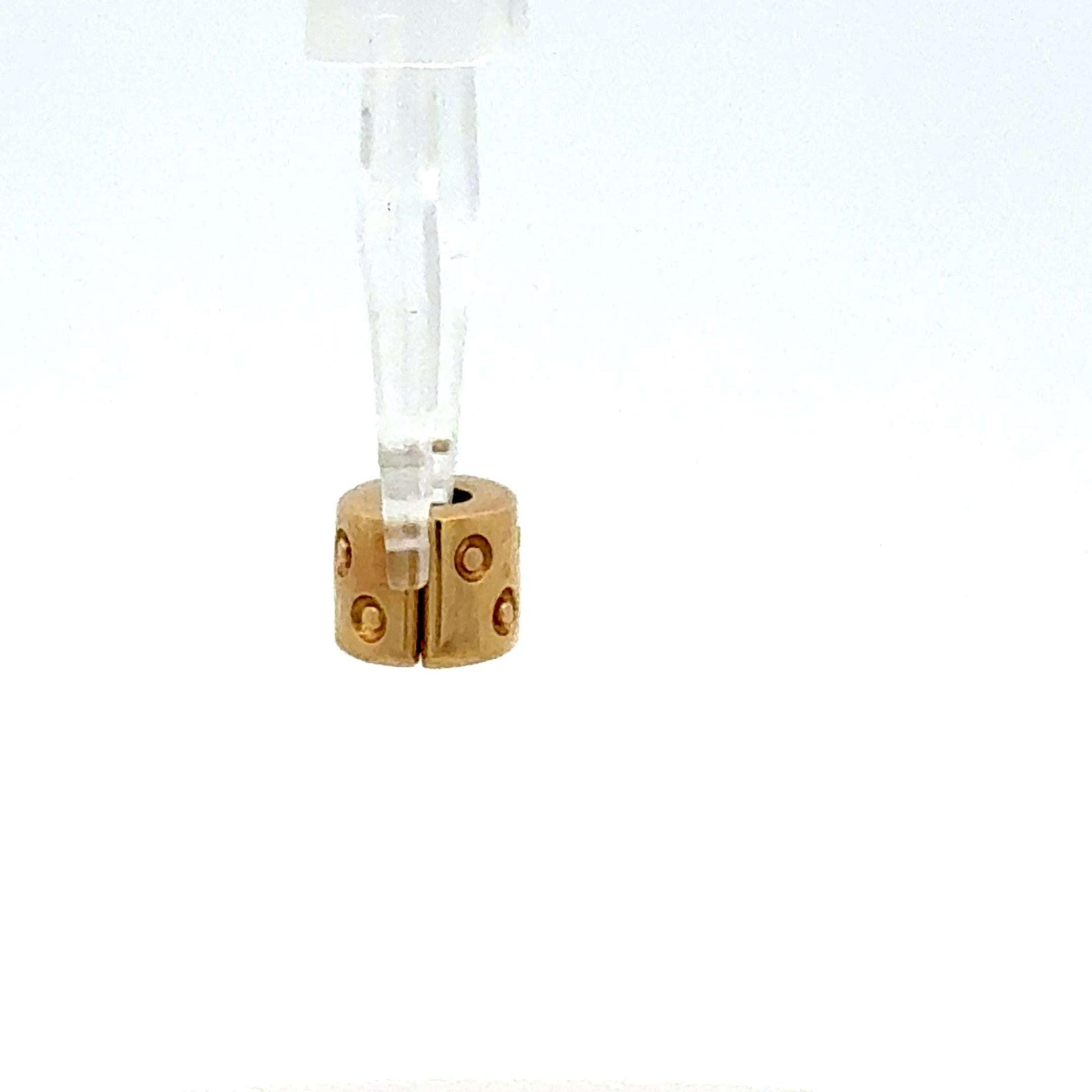 Runder Anhänger von Juwelier Alen mit glänzendem Silber-Design, ideal für Halsketten, auf weißem Hintergrund fotografiert.