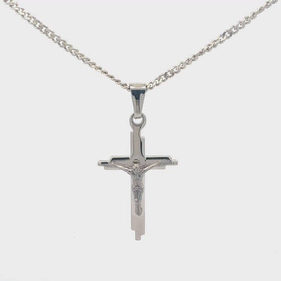 Silberkette 925 mit Kreuz-Anhänger – in Bewegung
