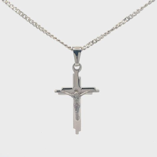 Silberkette 925 mit Kreuz-Anhänger – in Bewegung
