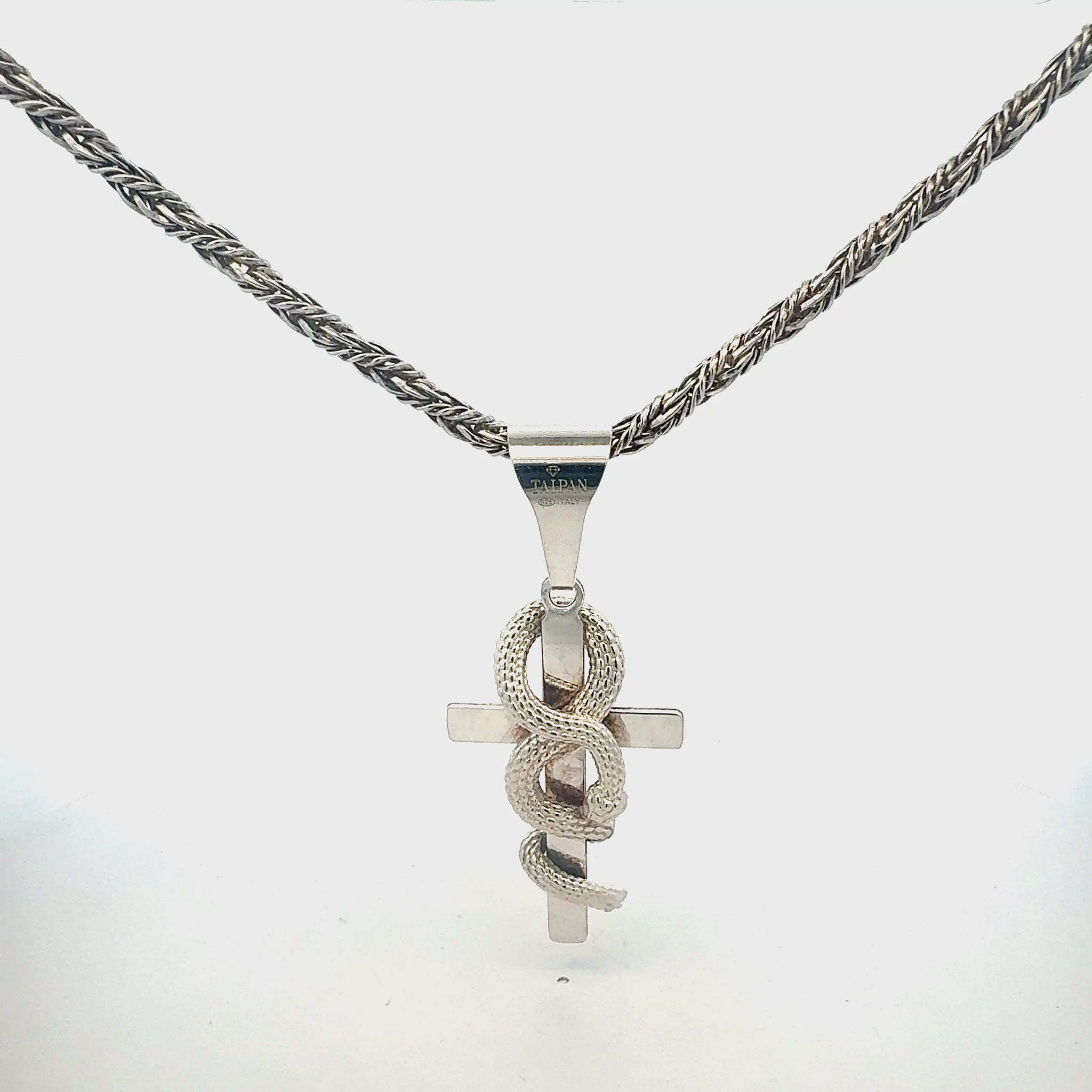 Massive Silberkette Taipan mit Kreuz aus 925 Sterlingsilber, in Bewegung