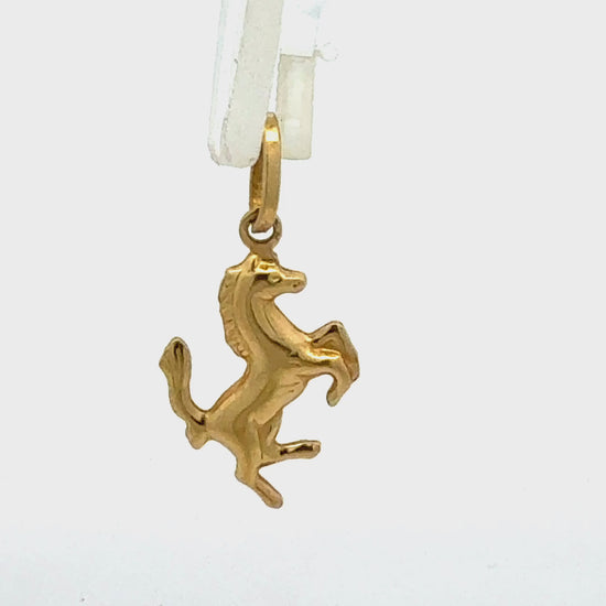 750er Gelbgoldanhänger Pferd 18 Karat - Rundumvideo des eleganten Tiermotivs