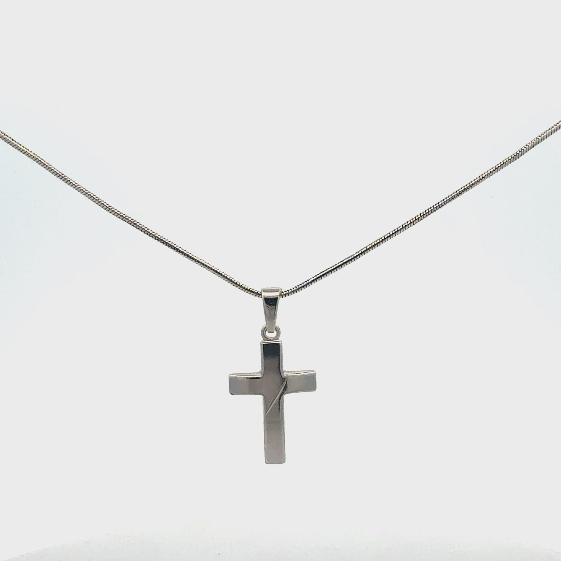 Silberkette 925 mit Kreuz-Anhänger 46cm - Video des eleganten Kreuz-Anhängers aus Sterling Silber
