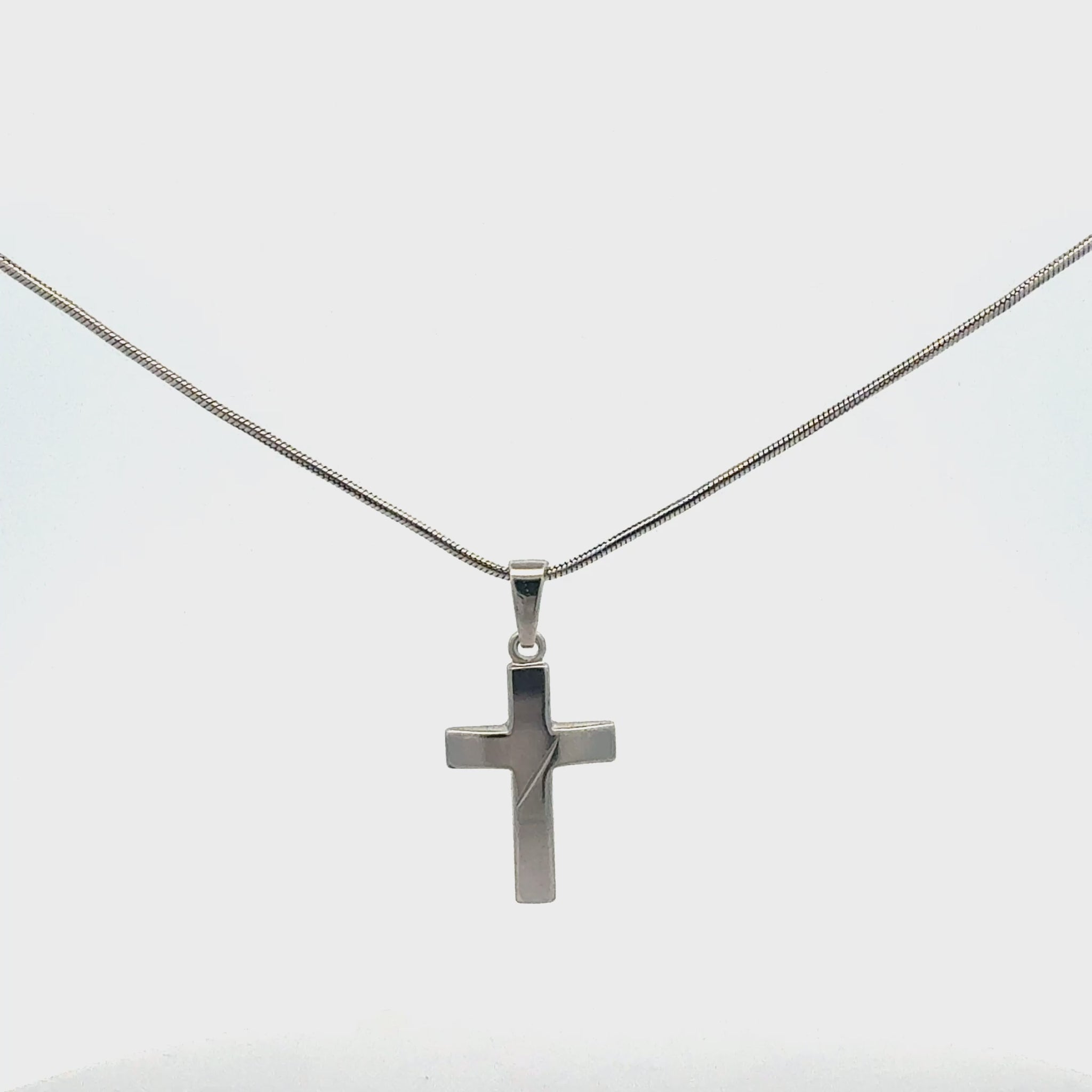 Silberkette 925 mit Kreuz-Anhänger 46cm - Video des eleganten Kreuz-Anhängers aus Sterling Silber
