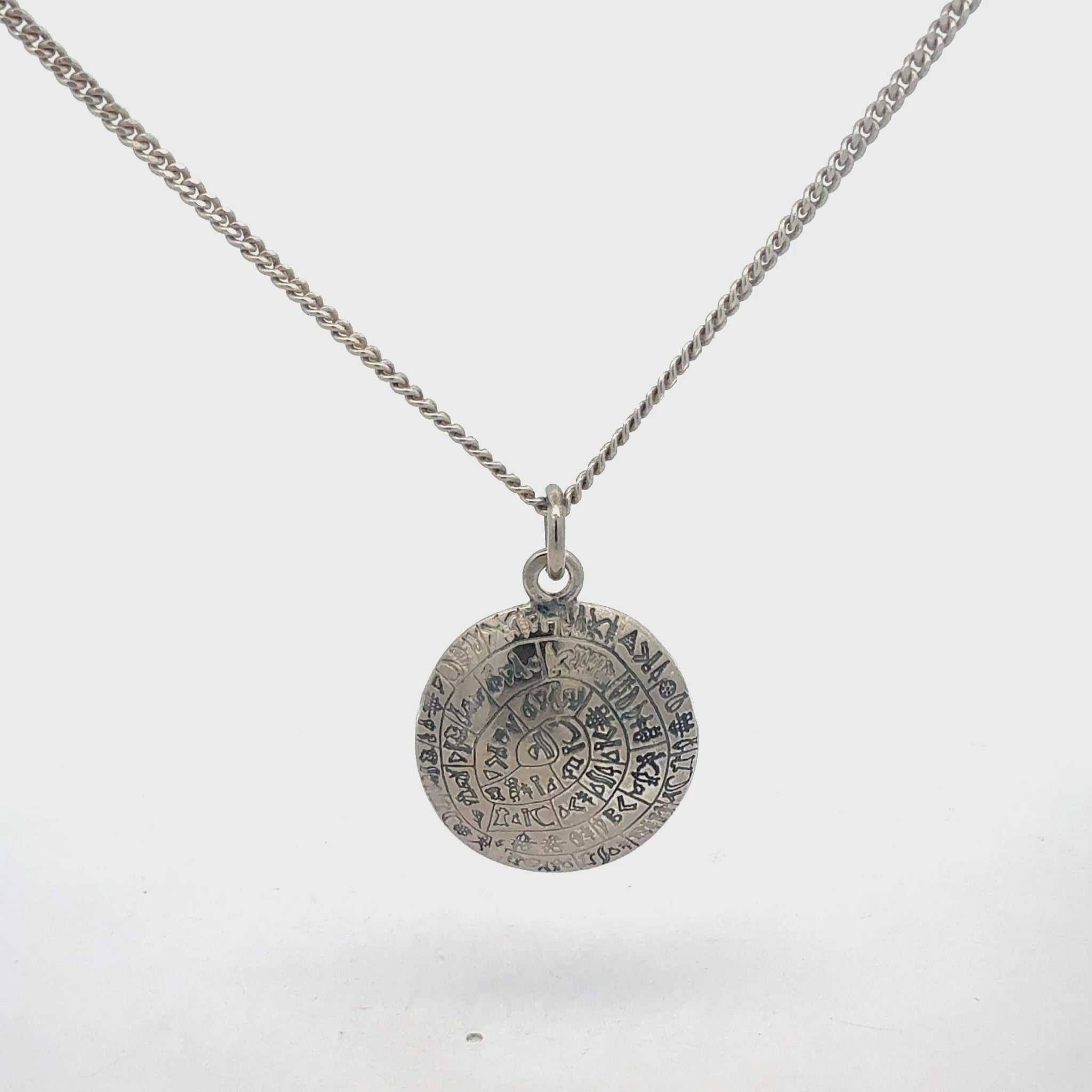 Silberkette 925 mit Phaistos Anhänger - Produktvideo zeigt Details und Verarbeitung