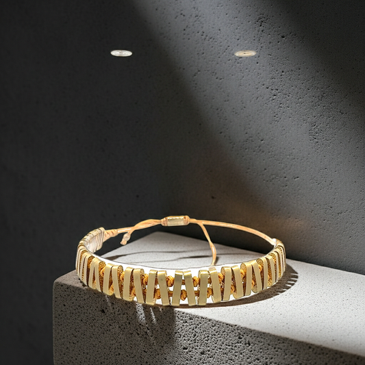 Elegantes Bronze-Armband "Meridian" | Gold & Beige | Handgefertigt & Verstellbar